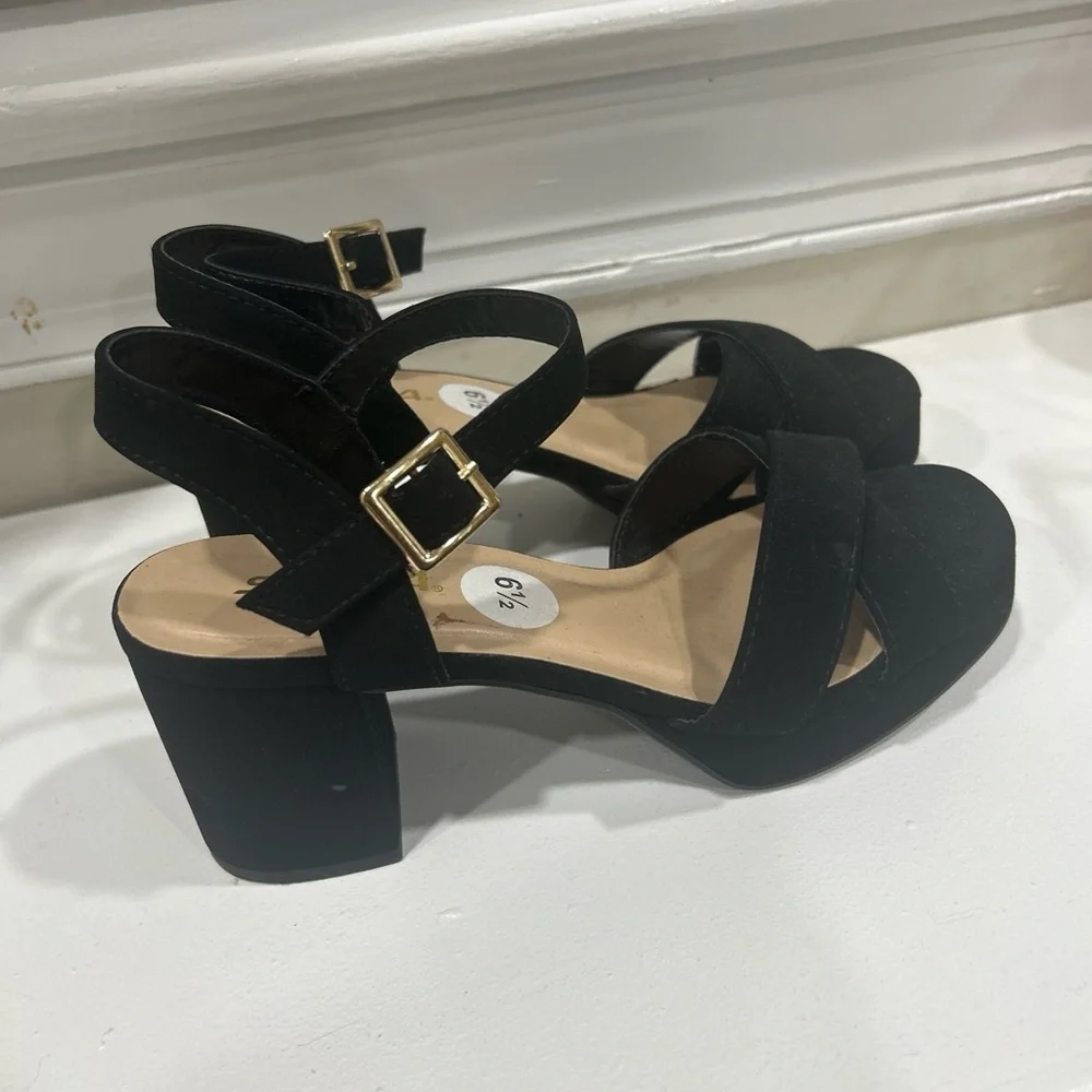 Soda Black Crisscross Platform Ankle-Strap Sandals